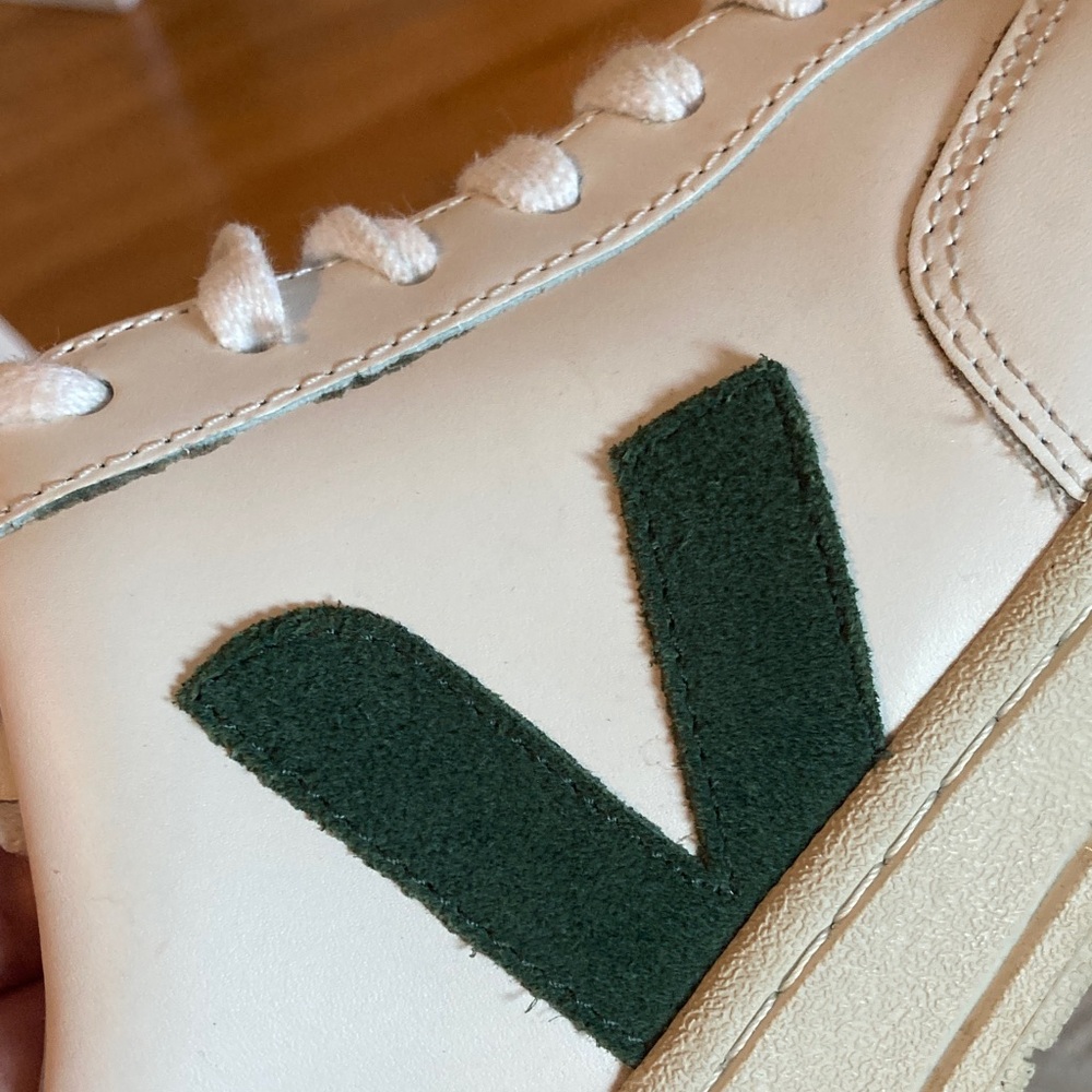 Veja V-12 Cream and Green Sneakers - Picture 2 of 8